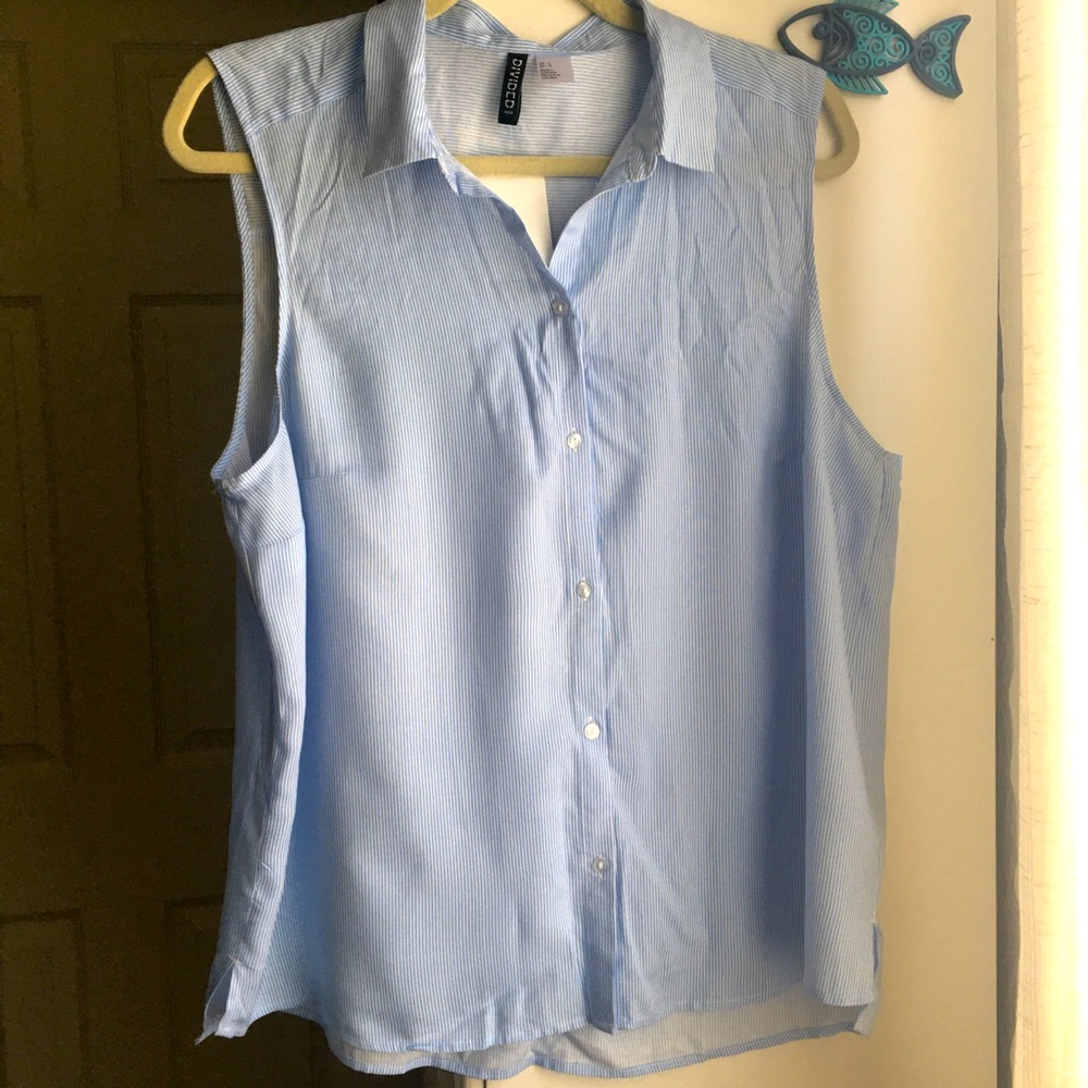 H&M sleeveless button-up top